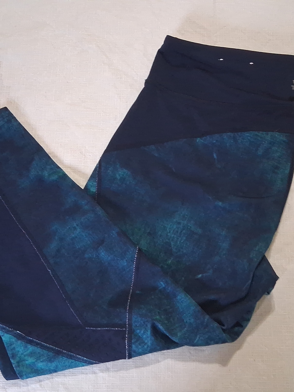 Tek Gear Dry Tek Wicking Capri Leggings Size Medium Watercolor Blues Yoga